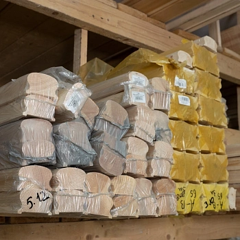 картинка Поручень 45*65*2000мм под окончания и повороты Сосна сорт Экстра сращенный от магазина Кубатура