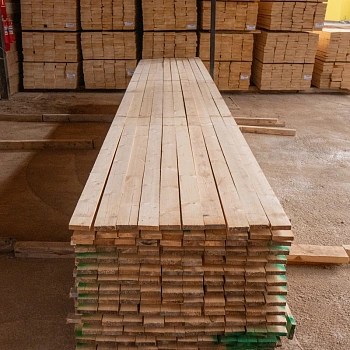 картинка Доска обрезная камерной сушки 25*100*6000мм Отборная 1 сорт Ель 100% дисковый распил (10-15%) от магазина Кубатура