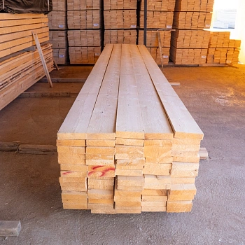 картинка Доска обрезная камерной сушки 50*150*6000мм Отборная 1 сорт Ель 100% дисковый распил (10-15%) от магазина Кубатура