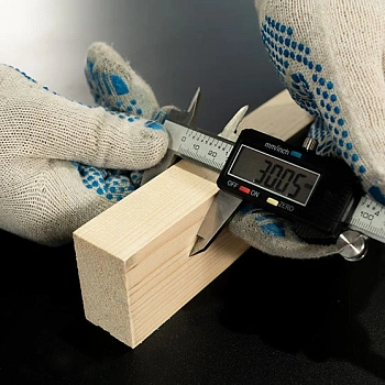 картинка Брусок сращенный для перегородок 30*50*3000мм сосна сорт Экстра (прямой без фаски) от магазина Кубатура