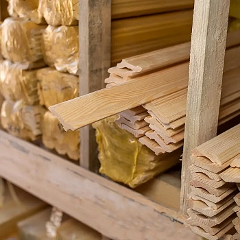 картинка Плинтус евро 52*2000мм сосна сорт Экстра от магазина Кубатура