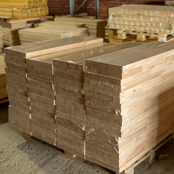 картинка Ступень 40*300*1000мм Лиственница сорт A сращенная (без фаски) от магазина Кубатура