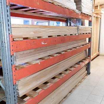 картинка Тетива 40*300*3000мм Ель/Сосна сорт АВ сращенная от магазина Кубатура