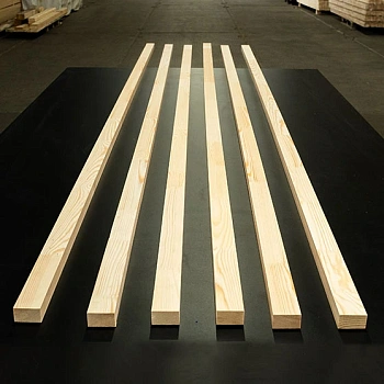 картинка Брусок сращенный для перегородок 30*50*3000мм сосна сорт Экстра (прямой без фаски) от магазина Кубатура
