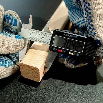 картинка Рейка сращенная для декора стен 30*30*3000мм сосна сорт Экстра (с фаской R5 на углах) от магазина Кубатура