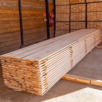 картинка Доска обрезная 25*100*3000мм 3-4 сорт ТУ естественной влажности хвойные породы от магазина Кубатура