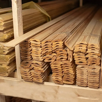 картинка Плинтус фигурный 55*2000мм сосна сорт Экстра от магазина Кубатура