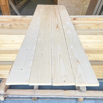 картинка Доска строганая камерной сушки 28*140*6000мм сорт АВ ель/сосна (с фаской на углах) от магазина Кубатура