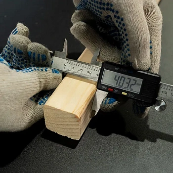 картинка Брусок сращенный для перегородок 40*40*3000мм сосна сорт Экстра (с фаской R5 на углах) от магазина Кубатура