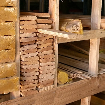 картинка Плинтус молдинг фигурный 90*12*2500мм сосна сорт Экстра от магазина Кубатура