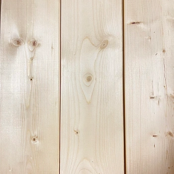 картинка Доска строганая камерной сушки 36*140*6000мм сорт AB ель/сосна (с фаской на углах) от магазина Кубатура