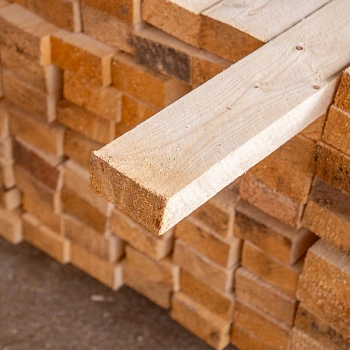 картинка Доска обрезная камерной сушки 50*100*6000мм ель/сосна 1-2 сорт дисковый распил (10-18%) от магазина Кубатура