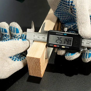 картинка Брусок сращенный для перегородок 25*50*3000мм сосна сорт Экстра (прямой без фаски) от магазина Кубатура