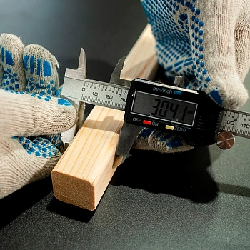 картинка Рейка сращенная для декора стен 30*30*3000мм сосна сорт Экстра (с фаской R5 на углах) от магазина Кубатура