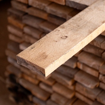 картинка Доска обрезная камерной сушки 25*100*6000мм ель/сосна 5 сорт дисковый распил (10-18%) от магазина Кубатура