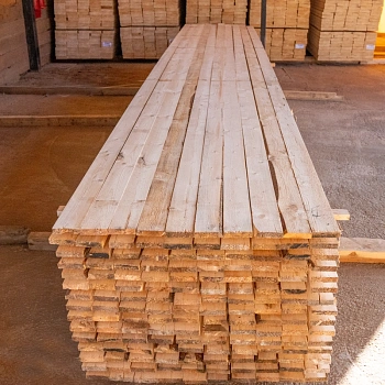 картинка Доска обрезная 25*100*3000мм 3-4 сорт ТУ естественной влажности хвойные породы от магазина Кубатура