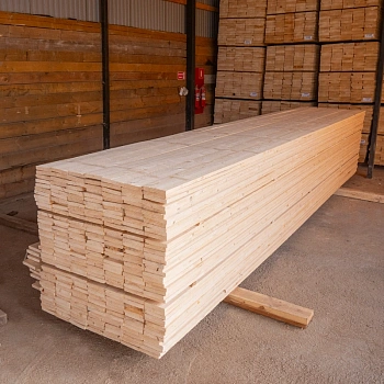 картинка Доска обрезная камерной сушки 25*120*6000мм Отборная 1 сорт Ель 100% дисковый распил (10-15%) от магазина Кубатура