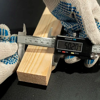 картинка Брусок сращенный для перегородок 25*50*3000мм сосна сорт Экстра (прямой без фаски) от магазина Кубатура