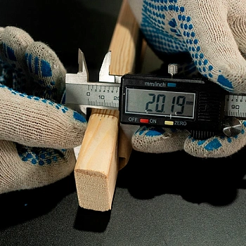 картинка Рейка сращенная для декора стен 20*40*3000мм сосна сорт Экстра (с фаской R5 на углах) от магазина Кубатура